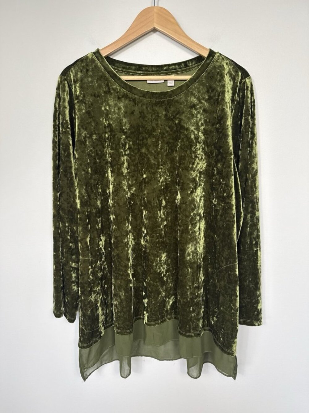 LOGO by Lori Goldstein Top Crushed Velvet Tunic Green 2X Pockets